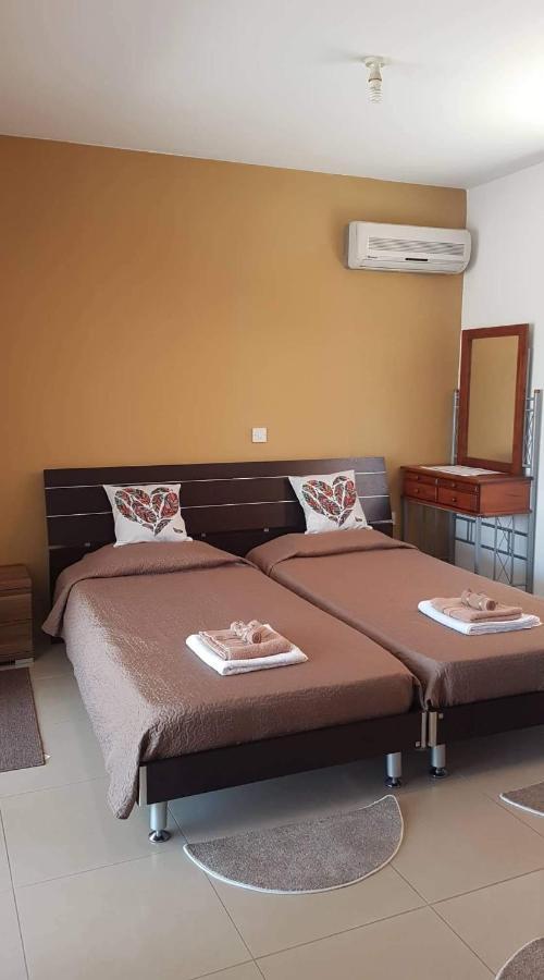 Andris Apartment Paralímni Eksteriør bilde