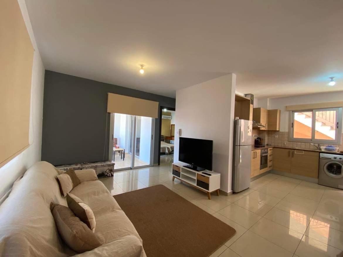Andris Apartment Paralímni Eksteriør bilde
